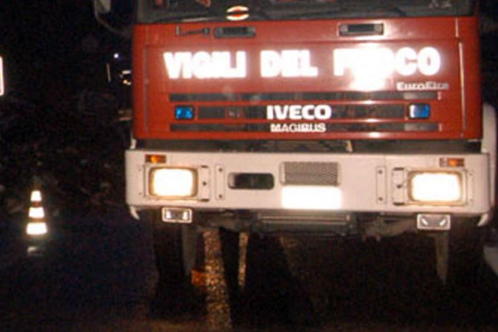 Fiamme in appartamento a Castel Volturno, un morto