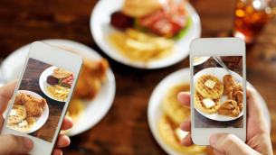 food_selfie_mania__1_italiano_su_3_fotografa_quello_che_mangia