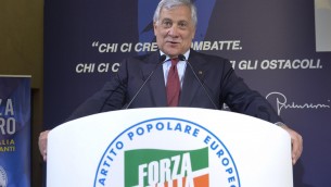 Forza Italia, inizia l'era Tajani: tregua tra le correnti e Fascina assente