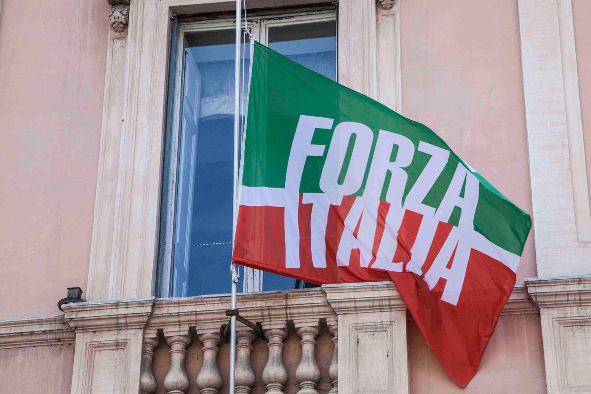 Forza Italia, l'azzurro Nevi: "Lega si dia una calmata, Salvini parac..