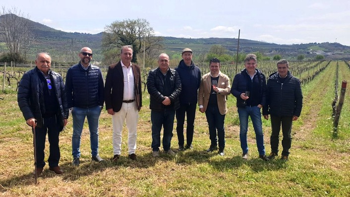 foto-gruppo-istituzionale-in-visita