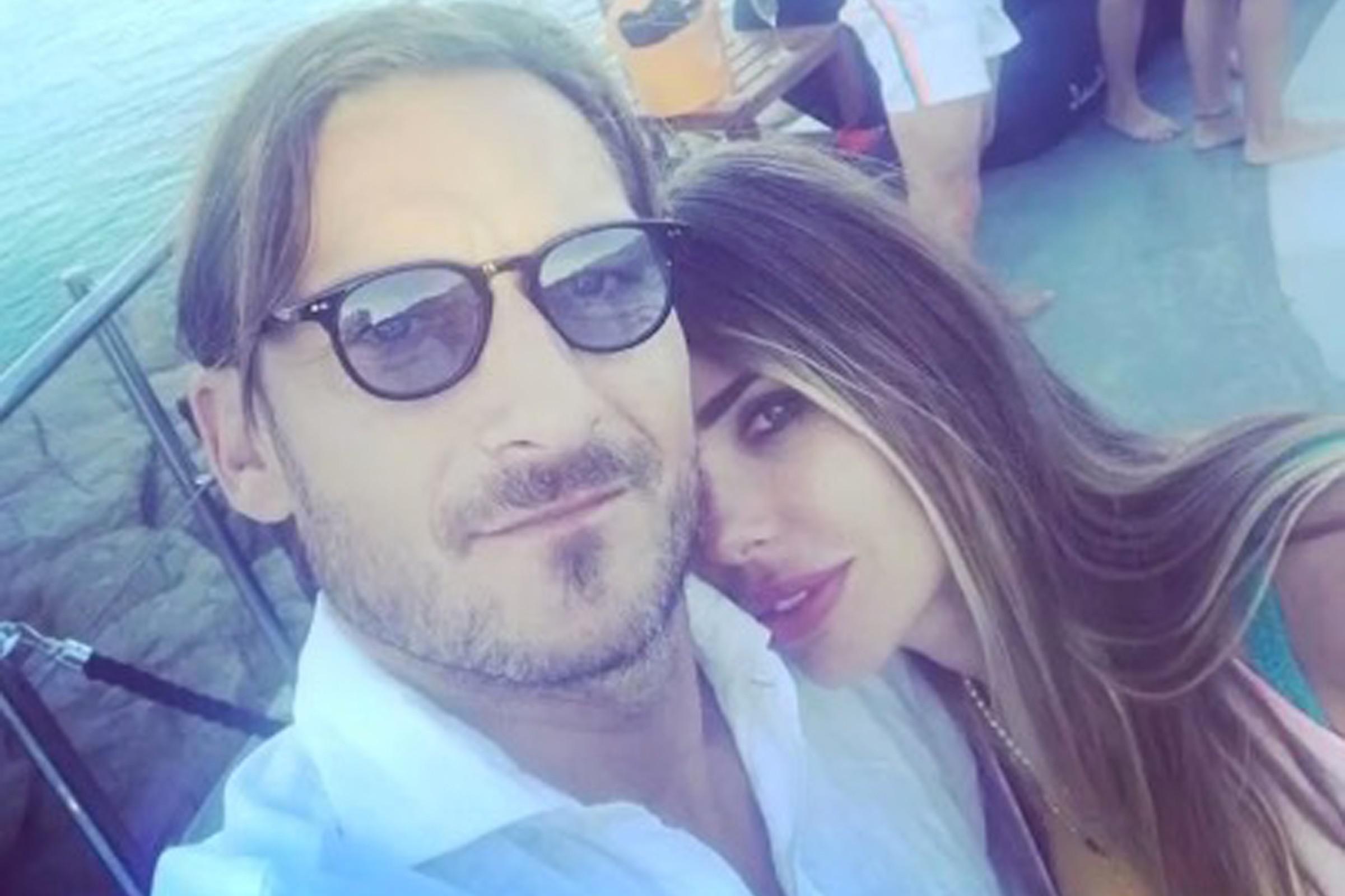 Francesco Totti e Ilary Blasi, l'addio ufficiale è trend mondiale su Twitter