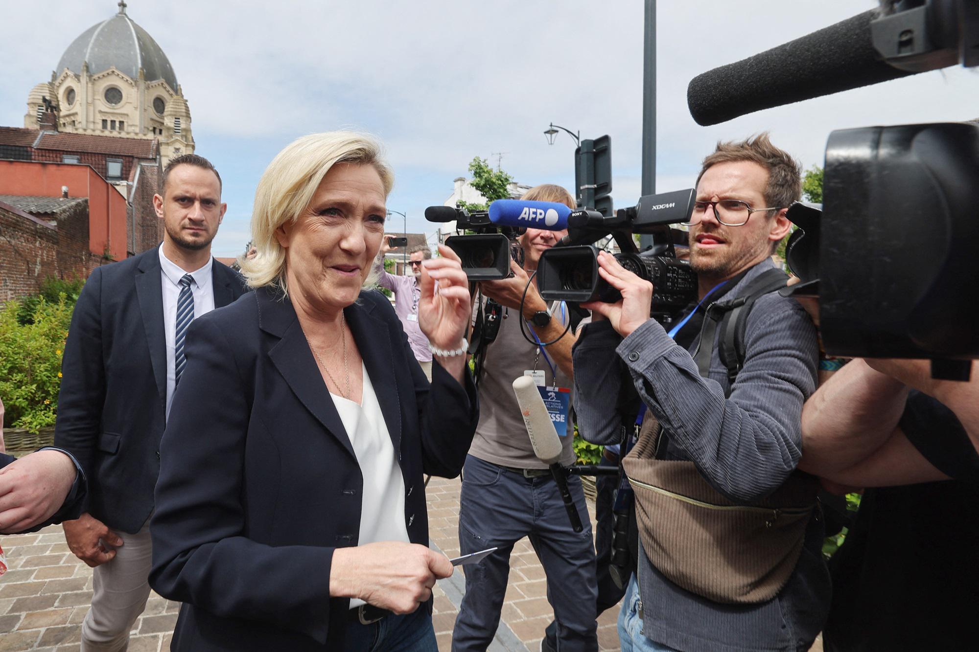 Francia, Le Pen accusa Macron: "Golpe amministrativo contro volontà elettori"