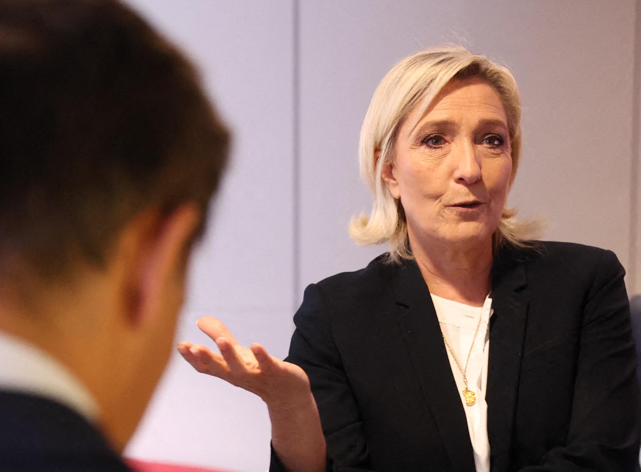 Francia, Marine Le Pen nel mirino: indagine su finanziamenti illeciti