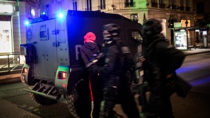 Francia, quarta notte di violenze e saccheggi: altre centinaia di arresti