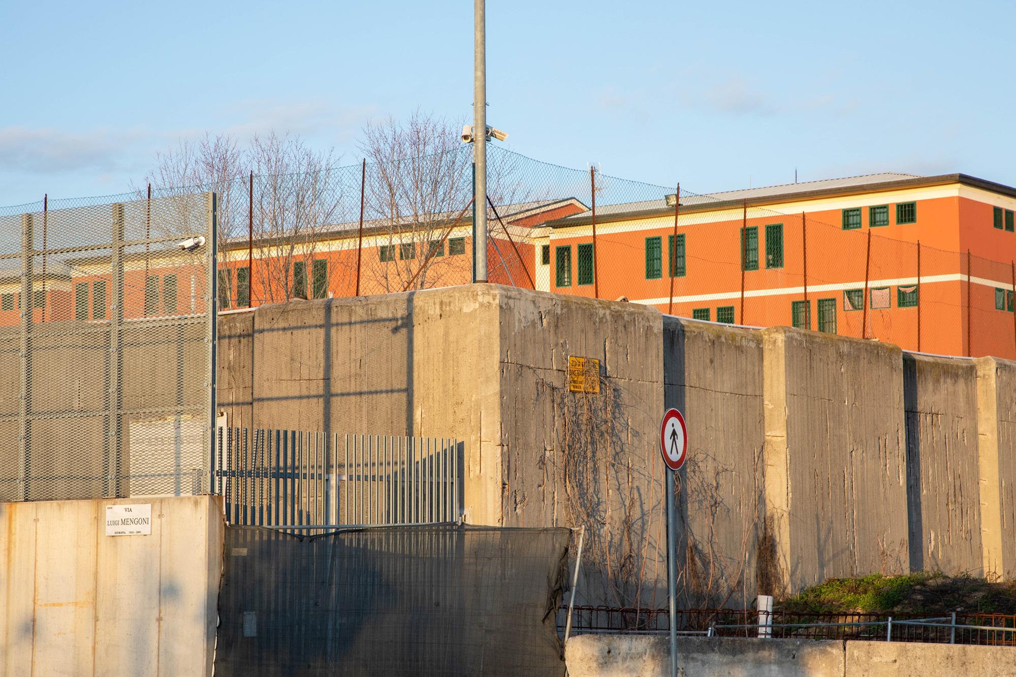 Fuga dal Beccaria, rintracciato uno degli evasi dal carcere