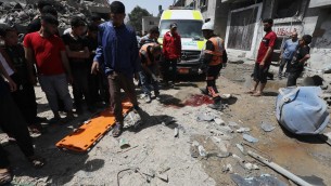 Gaza, media: "Raid Israele su campo profughi, 12 morti"