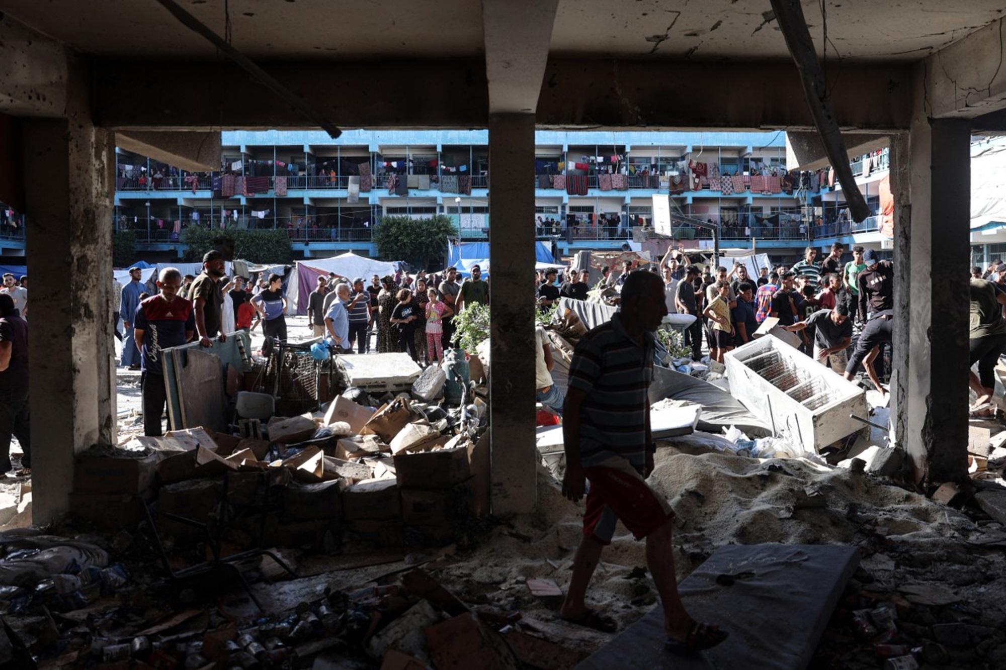 Gaza, raid Israele su scuola: sei dipendenti Onu tra i morti, ira Guterres