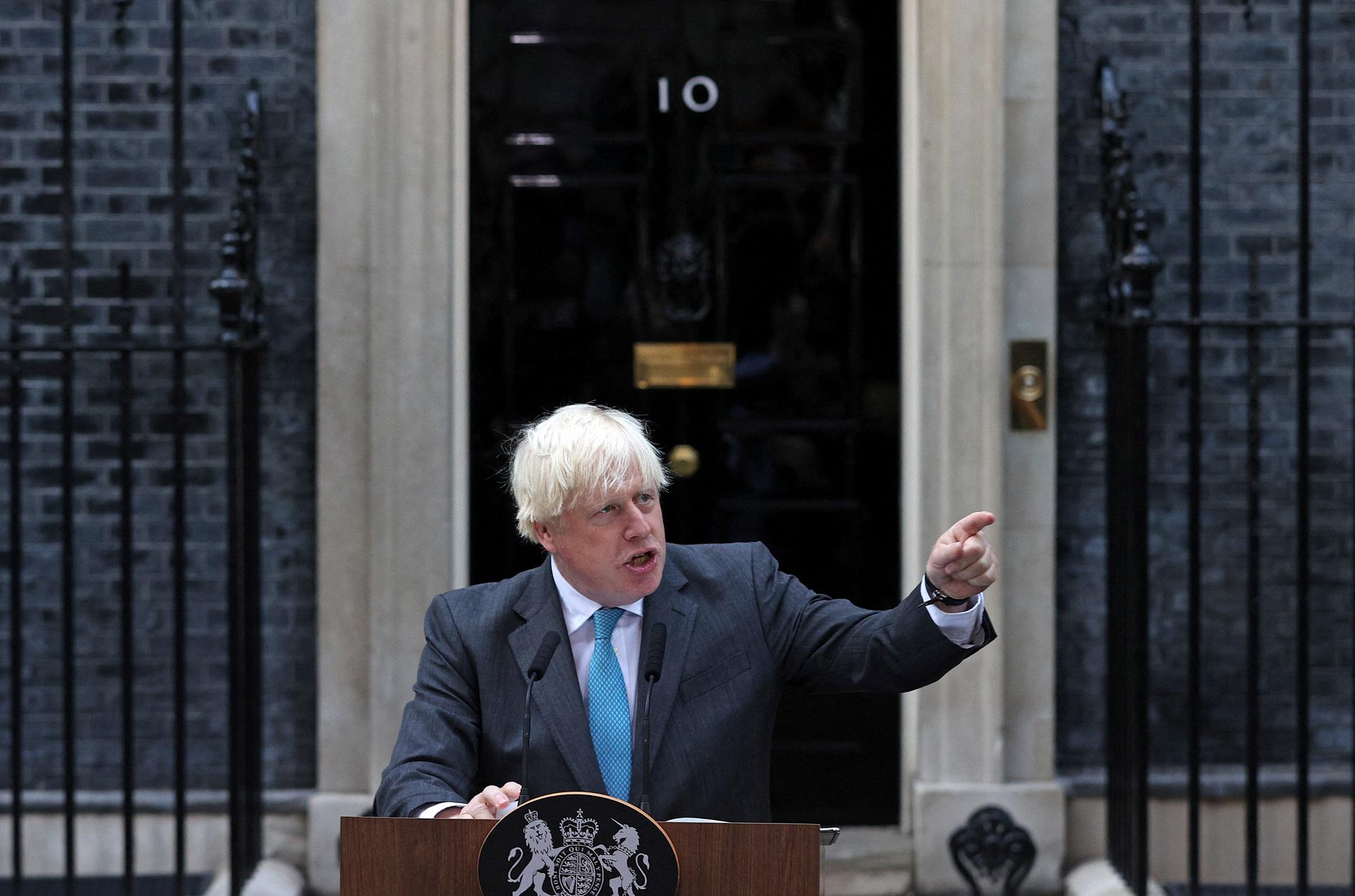 Gb, Johnson passa testimone a Truss: "Pieno sostegno"