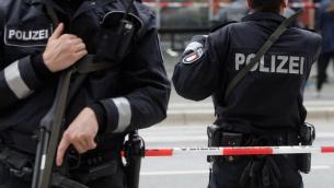 Germania, attacco con il coltello: 3 morti e 6 feriti