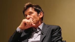 Gianni Morandi ricoverato in ospedale