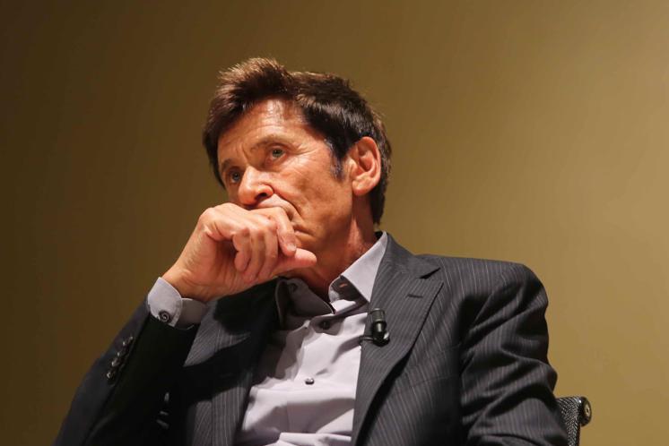 Gianni Morandi ricoverato in ospedale