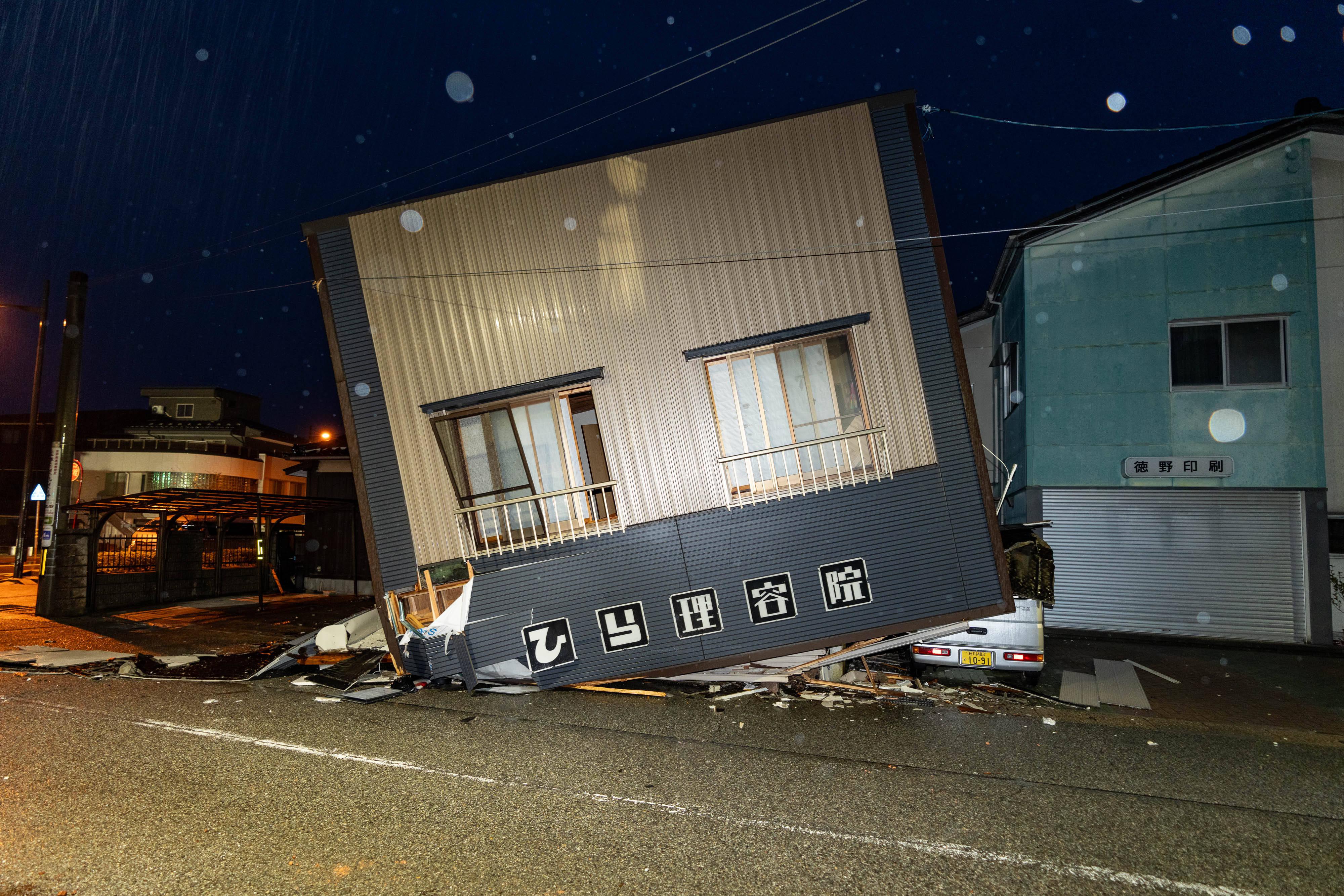 Giappone, allerta 'mega-terremoto': premier Kishida annulla viaggio Centro Asia