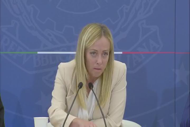 Giorgia Meloni sbotta, la risposta su Andrea Giambruno - Video