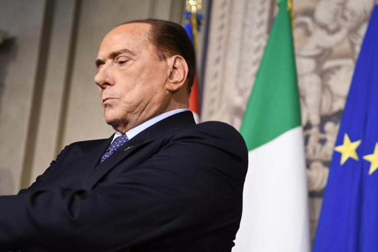 Governo, Berlusconi: "Draghi si sottragga a ricatti M5S"