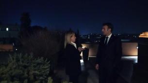 Governo, incontro informale Meloni-Macron: "Intesa su grandi sfide Ue"