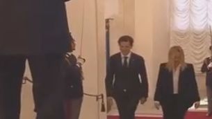 Governo, l'emozione di Meloni dopo il picchetto d'onore - Video