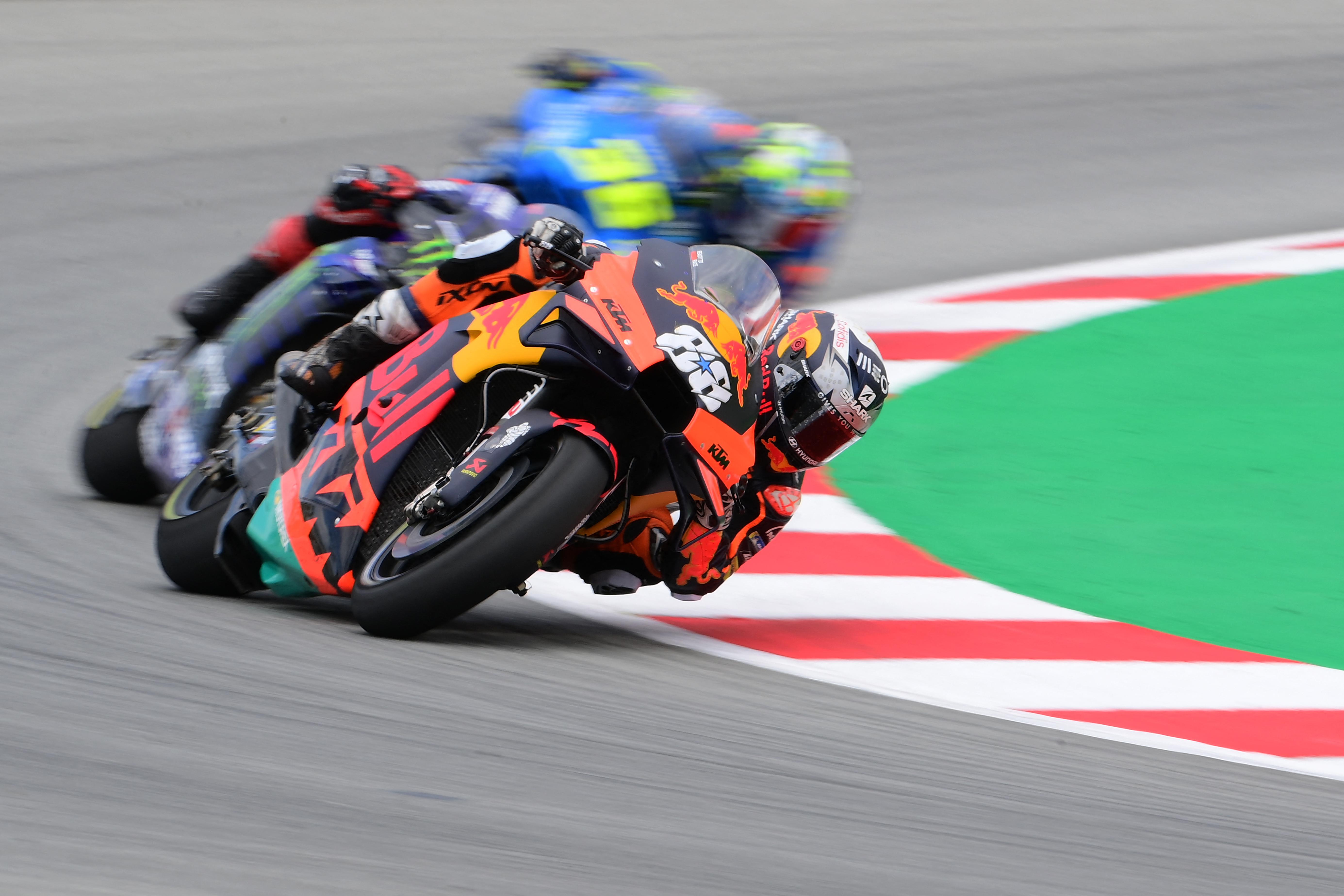 Gp Catalogna, Rossi e Marquez cadono: vince Oliveira