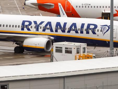 Gran Bretagna, continua caos dopo guasto tecnico aereo: Ryanair cancella 70 voli