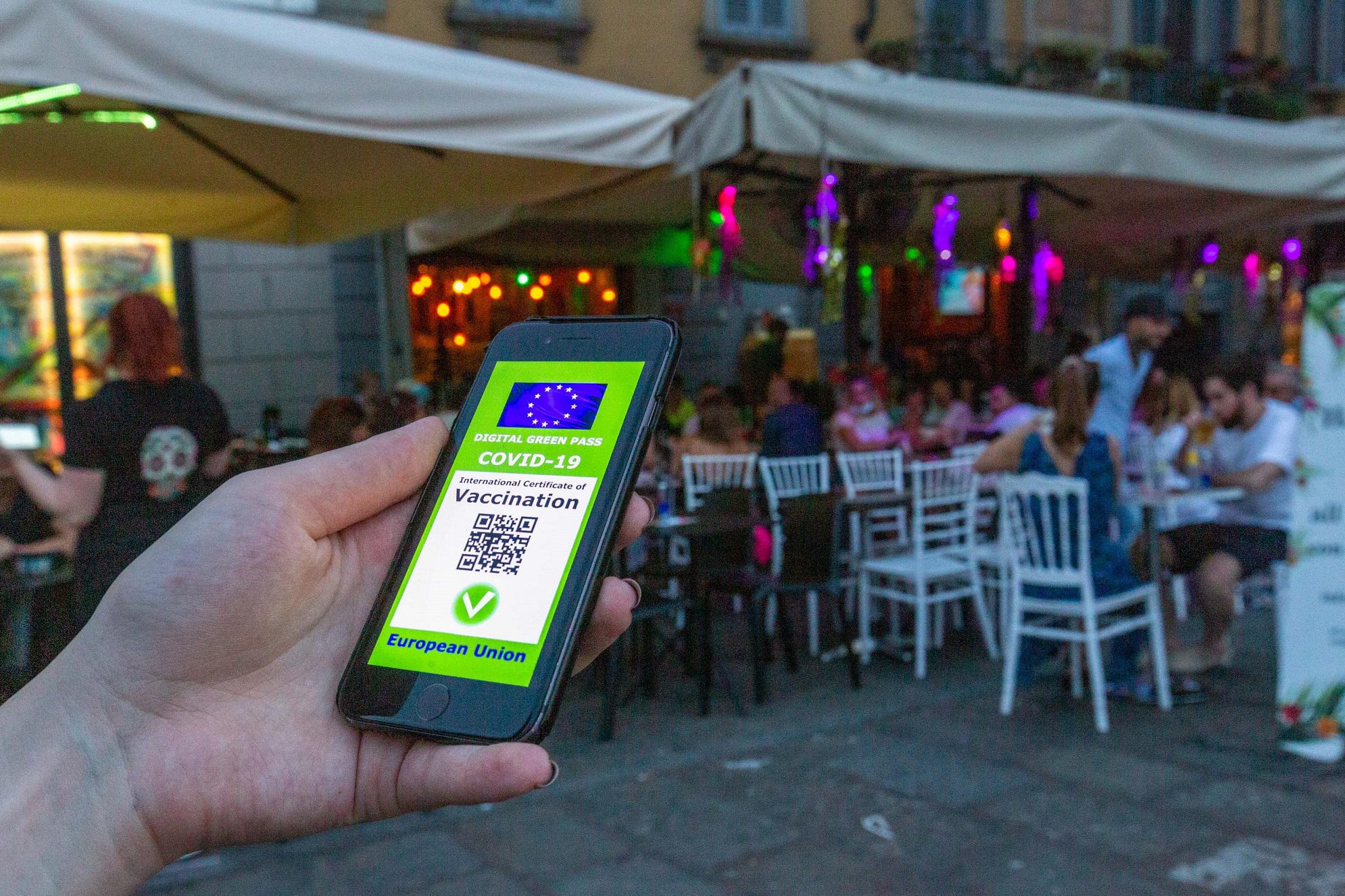 Green pass Italia, chi può controllare le certificazioni e come