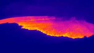 Hawaii, erutta il vulcano attivo più grande del mondo