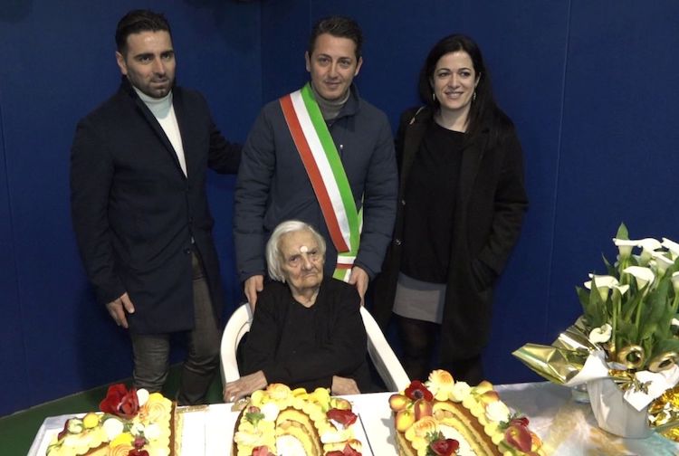 i-festeggiamenti-per-nonna-rachela