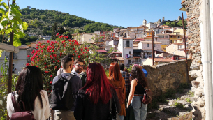 Il castello visto dai giardini della Judeca di Lamezia Terme - Nicastro