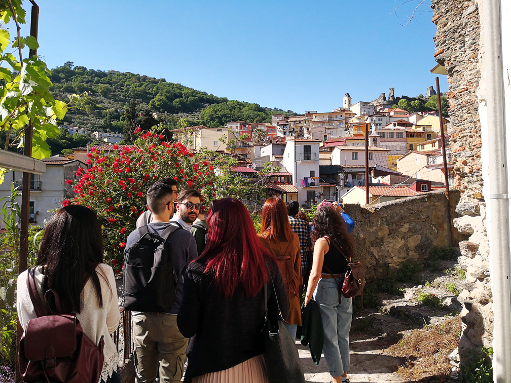 Il castello visto dai giardini della Judeca di Lamezia Terme - Nicastro