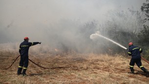 Incendi Grecia, trovati corpi carbonizzati di 26 migranti