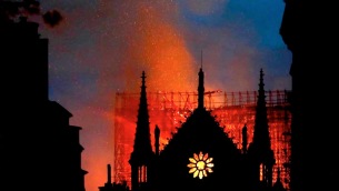 incendio-alla-cattedrale-notre-dame-di-parigi-733516