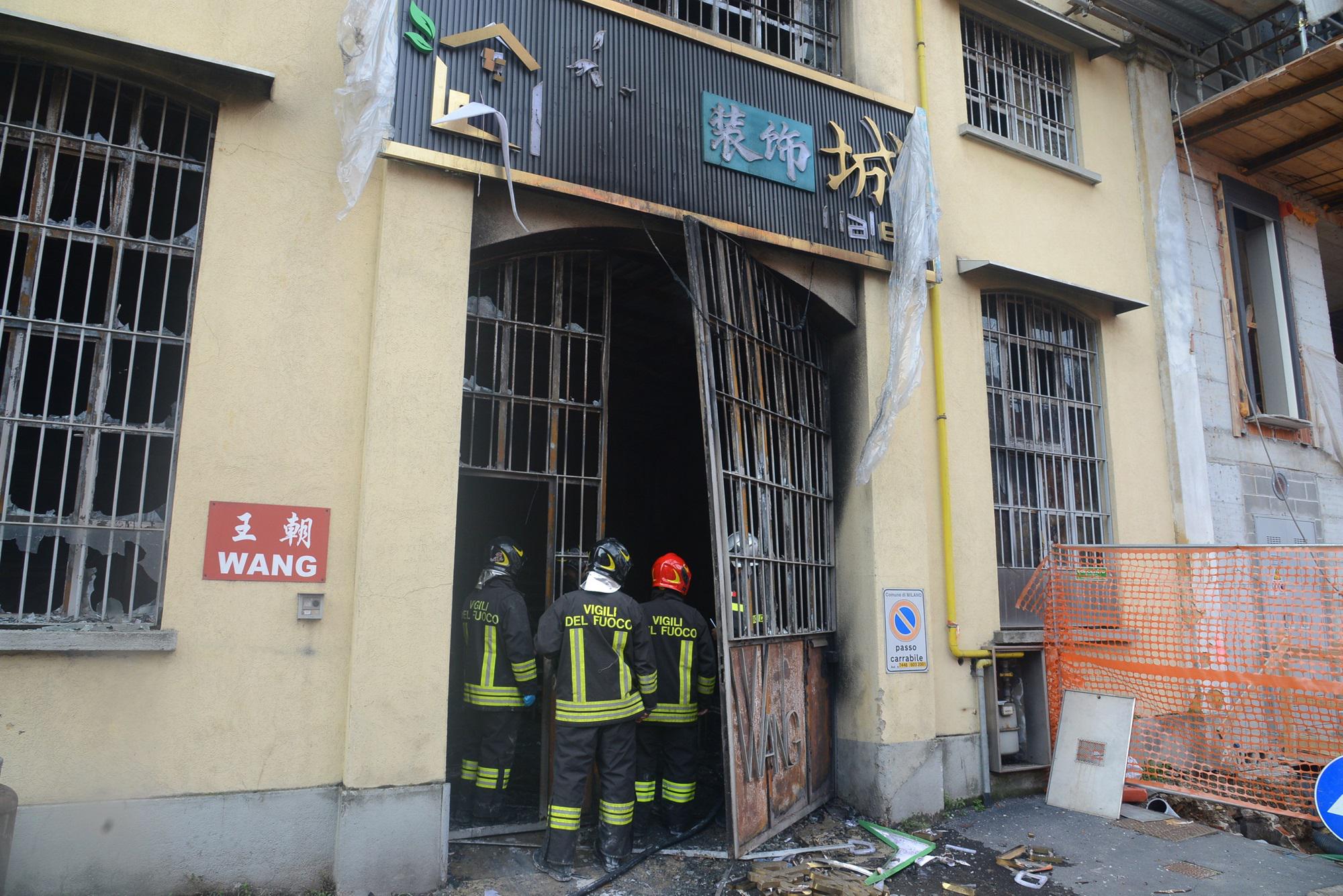 Incendio in emporio cinese a Milano, identificato il presunto piromane