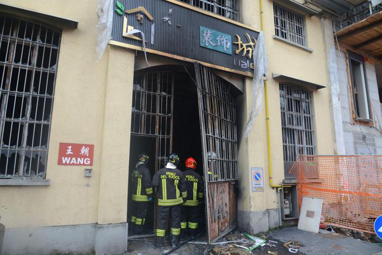 Incendio in emporio cinese a Milano, Procura: "E' doloso"