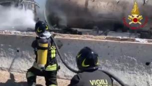 Incidente A1, a fuoco autocisterna con Gpl: 2 morti - Video