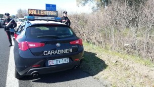 Incidente nel salernitano, auto sbanda su Statale 18 a Eboli: 3 morti