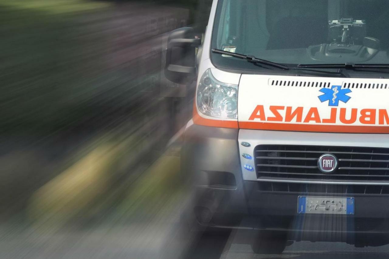 Incidente oggi a Roma, 4 feriti gravi in scontro frontale tra due auto