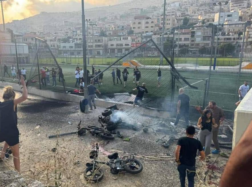 Israele, drone di Hezbollah su campo da calcio: 9 morti