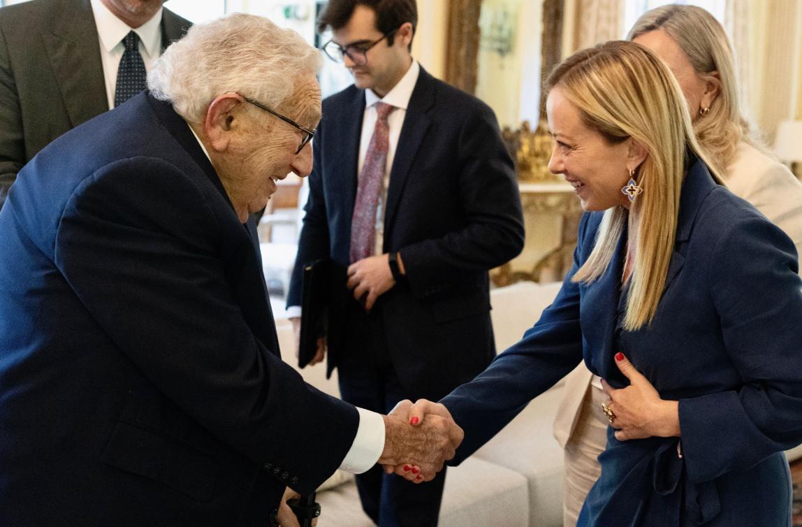 Italia-Usa, Meloni vede Kissinger: "Un onore dialogare con lui"