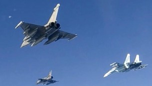 Jet Russia vicino spazio Nato, aerei militari Gb e Svezia si levano in volo