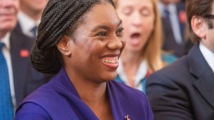 Kemi Badenoch, chi è la nuova leader dei Tory anti-woke e Brexiter-entusiasta