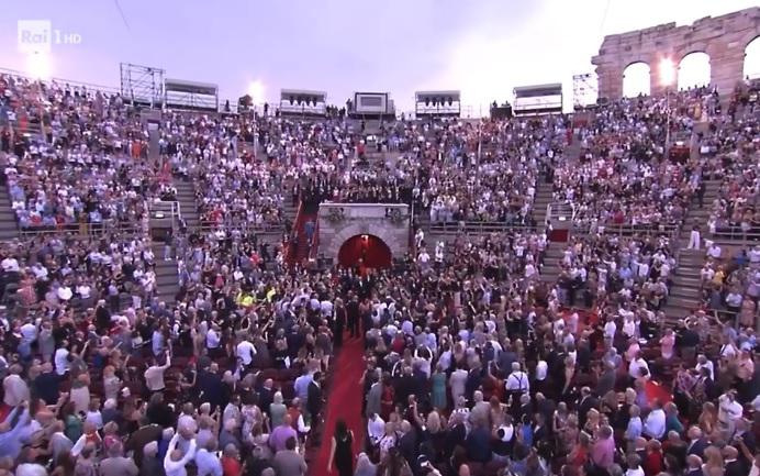 L'Arena di Verona festeggia 100 anni con l'Aida, standing ovation per Sophia Loren - Video