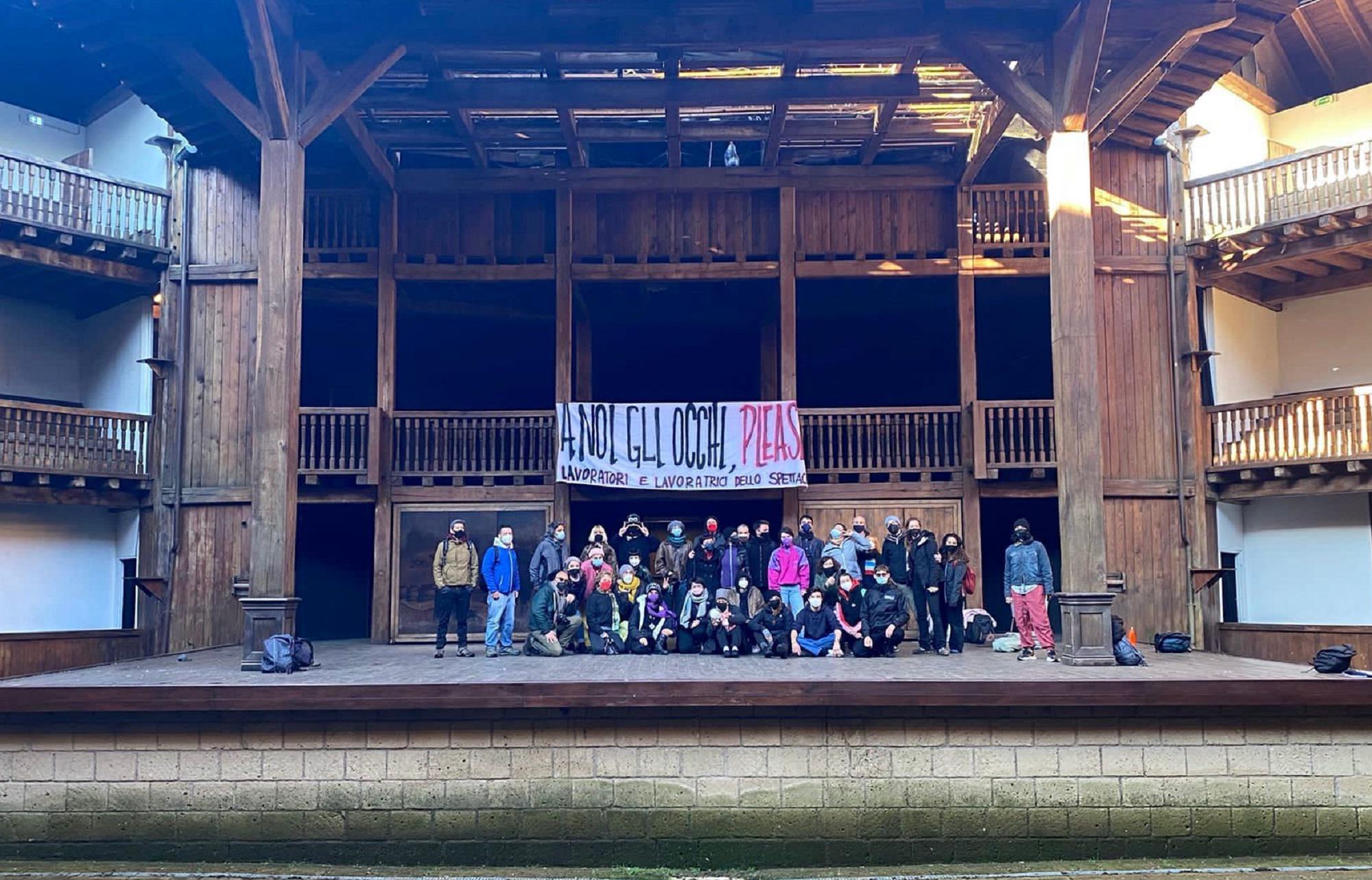 Lavoratori spettacolo e cultura occupano il Globe Theatre di Roma