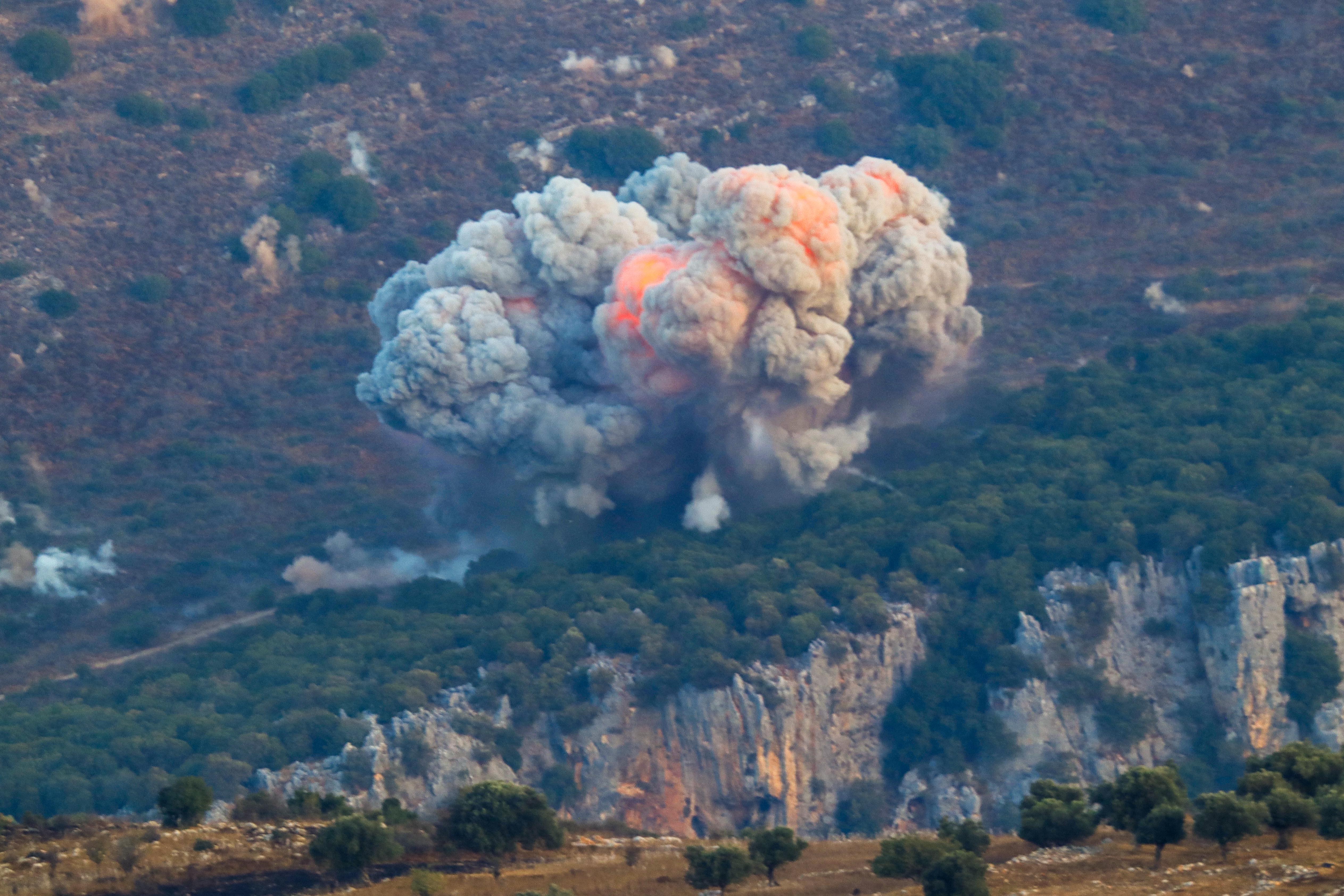 Libano, pioggia di fuoco contro Hezbollah: Israele chiede a libanesi di "evacuare" il sud