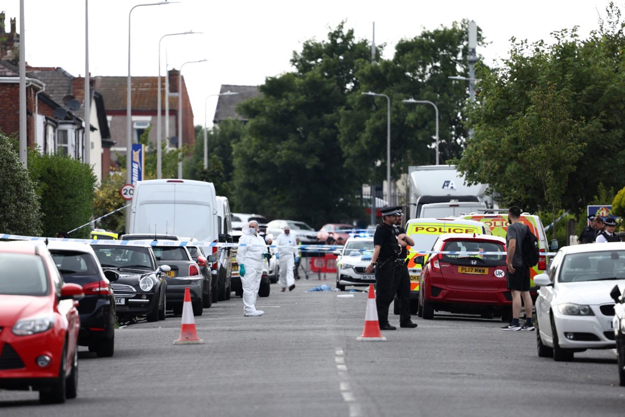 Liverpool, 17enne accoltella bimbi in campo estivo: due morti e 9 feriti