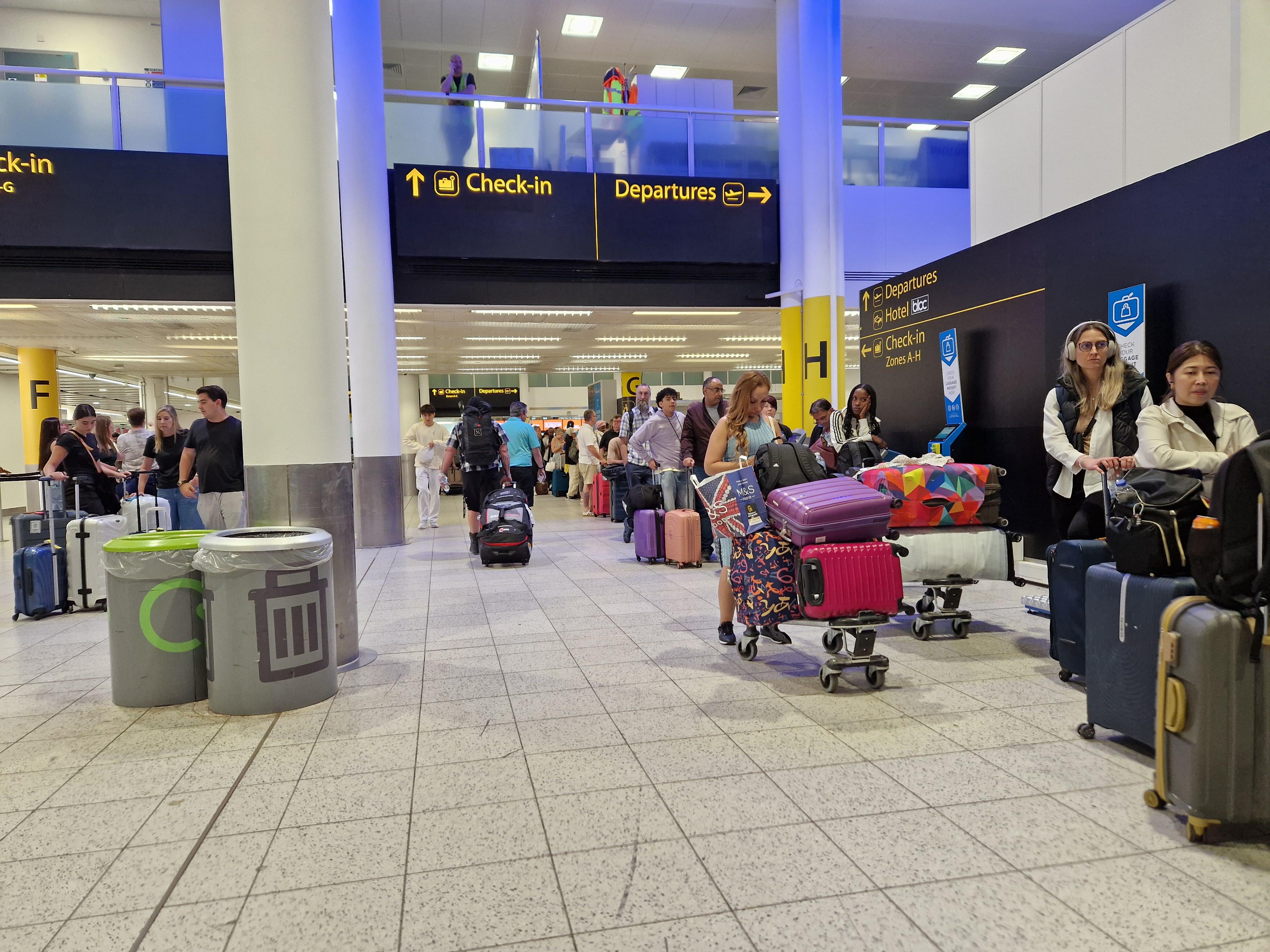 Londra, evacuato terminal aeroporto Gatwick per "incidente di sicurezza"