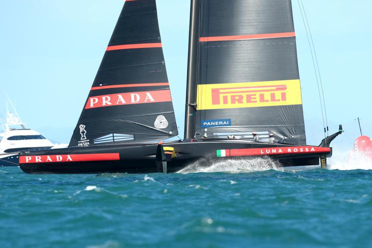 Luna Rossa vola in finale alla Prada Cup