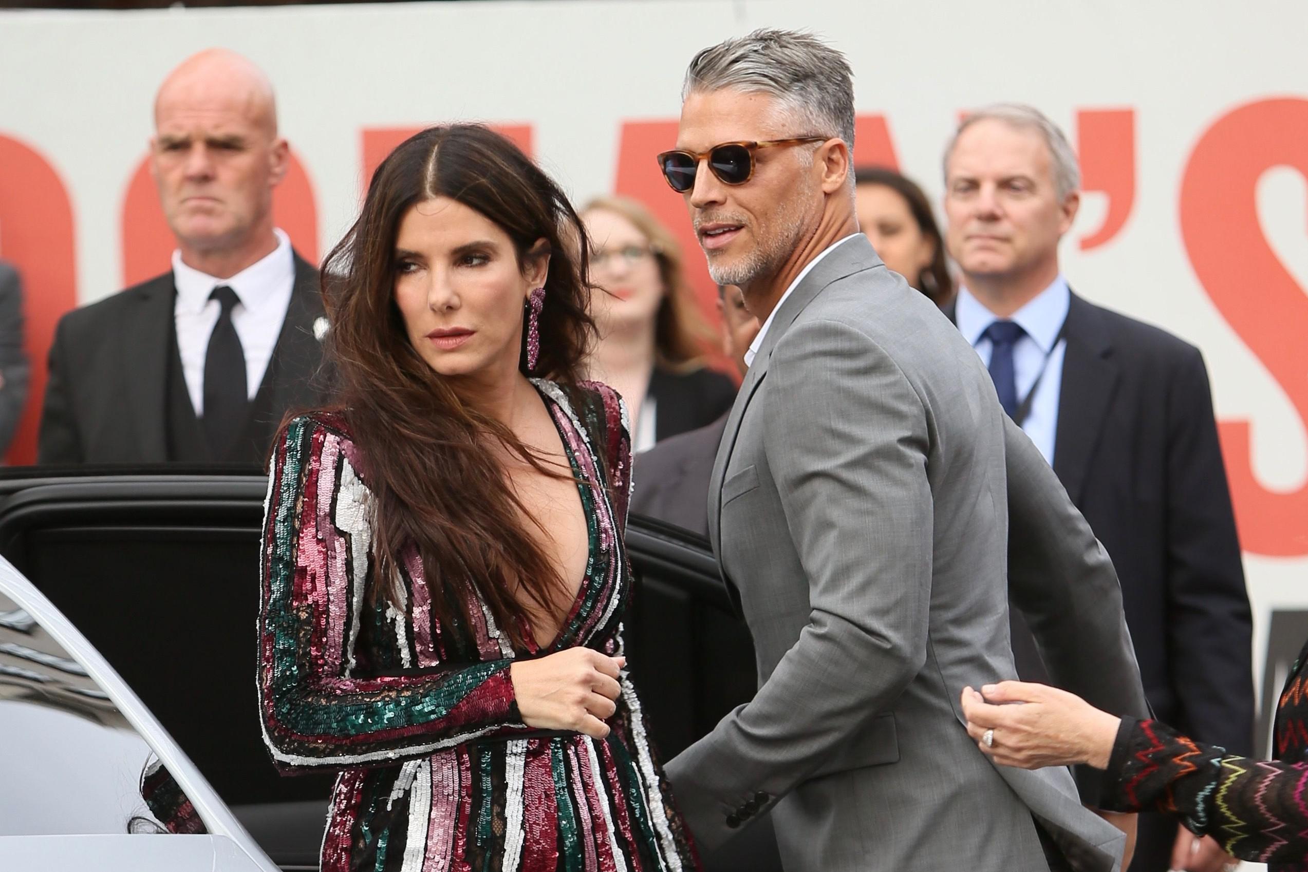 Lutto per Sandra Bullock, morto a 57 anni il compagno Bryan Randall