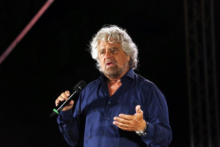 M5S, Grillo: "A ottobre vi troverete davanti a un bivio, costretti a scegliere"