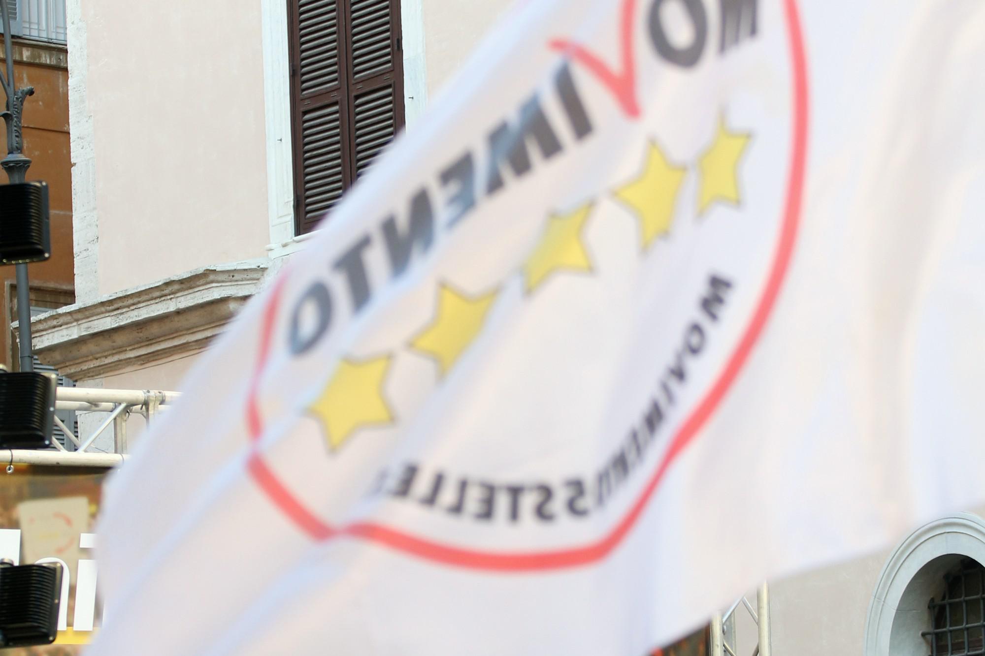 M5S, maggioranza eletti per uscita dal governo