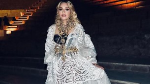 Madonna visita gli scavi di Pompei e finanzia il progetto per ragazzi 'Sogno di volare'