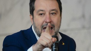 Mafia, ira Salvini: "Io mandante? Delirio a sinistra, querelo"